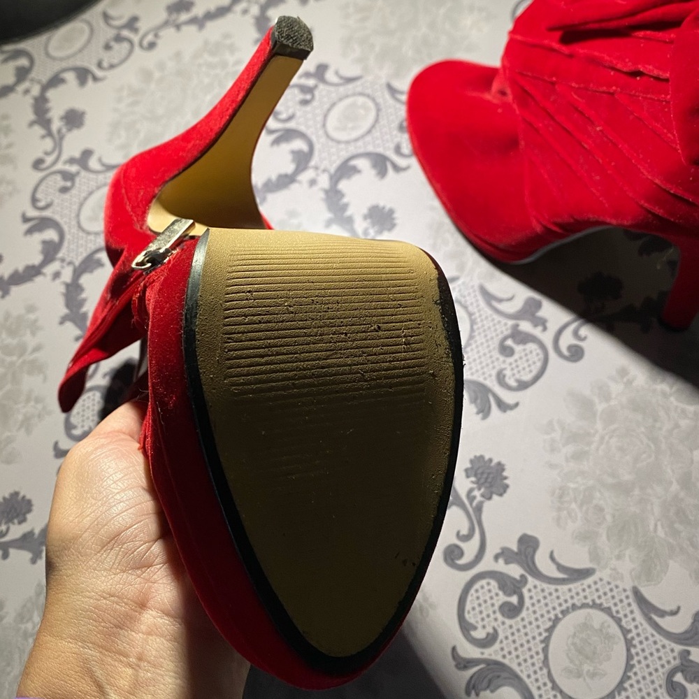 Cute red booties - Picture 2 of 2